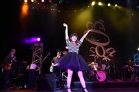 牧野由依「Yui Makino 30 Selection」の様子。