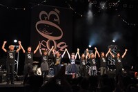 牧野由依「Yui Makino 30 Selection」の様子。