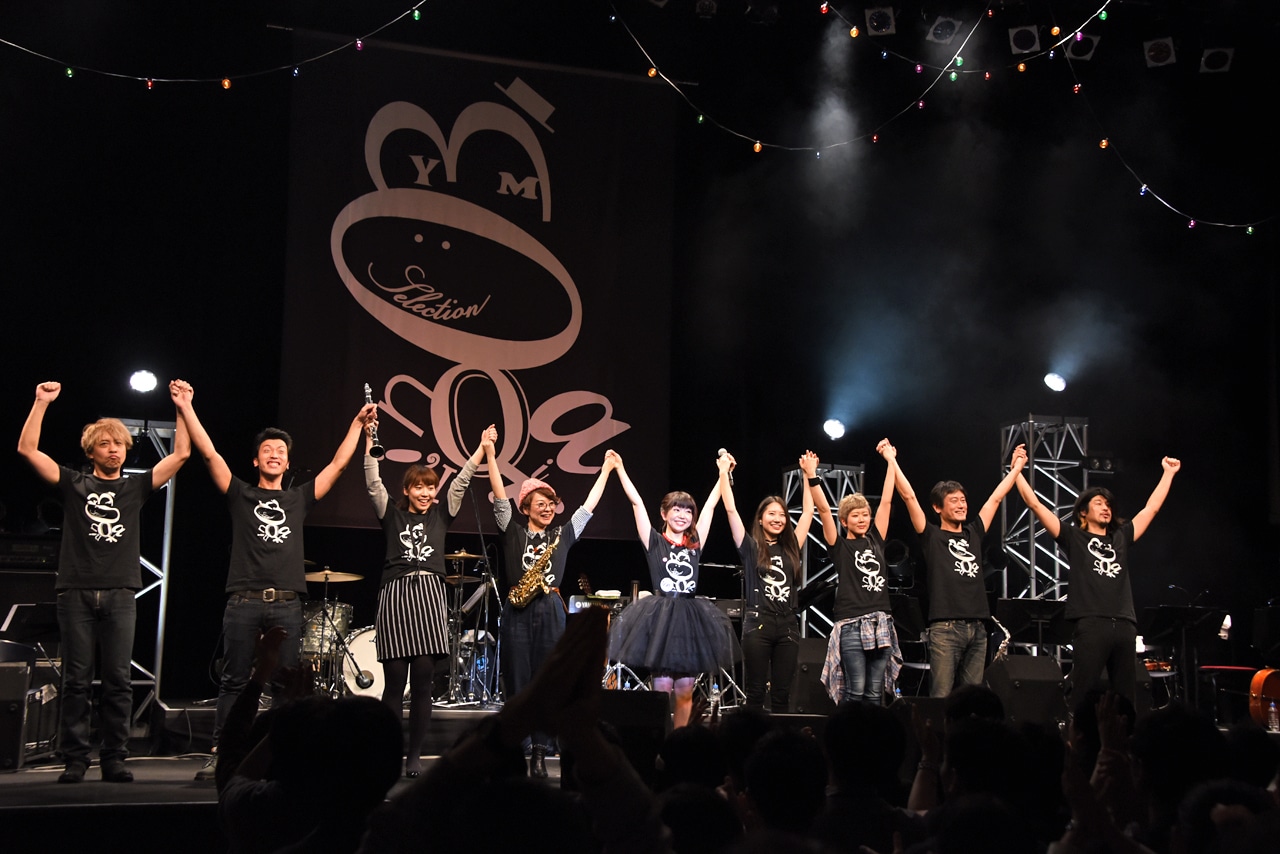 牧野由依「Yui Makino 30 Selection」の様子。