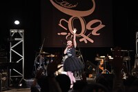 牧野由依「Yui Makino 30 Selection」の様子。