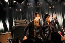 石塚“BERA”伯広とヤマジカズヒデ。（撮影：大串義史）