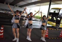 左から佐藤綾乃、古川小夏、新井愛瞳。