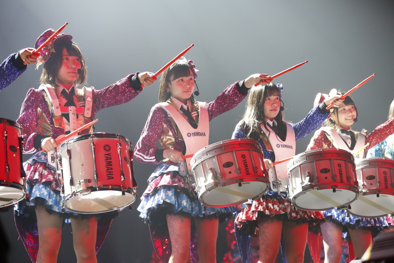 「HKT48 春のライブツアー ～サシコ・ド・ソレイユ2016～」ファイナル公演の様子。(c)AKS