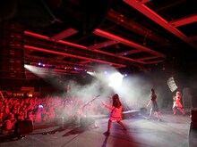 アメリカ・ワシントンで開催された「Sakura-Con」出演時のBAND-MAIDのライブの様子。（写真提供：日本クラウン）