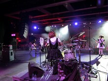 アメリカ・ワシントンで開催された「Sakura-Con」出演時のBAND-MAID。（写真提供：日本クラウン）