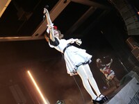 アメリカ・ワシントンで開催された「Sakura-Con」出演時のBAND-MAIDのライブの様子。（写真提供：日本クラウン）