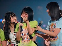 チームTIIのキャプテンに任命された山下エミリー（写真中央）。(c)AKS