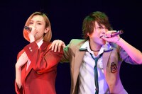 左から皇坂明希、笠井薫明。