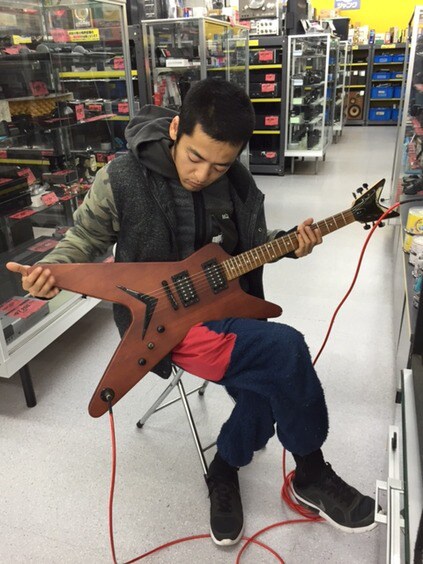 七尾旅人、初めて人前でエレキギターを弾く