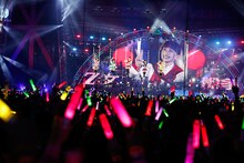 ももいろクローバーZのライブの様子。（Photo by HAJIME KAMIIISAKA+Z）