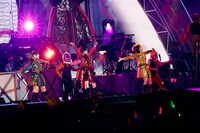 ももいろクローバーZのライブの様子。（Photo by HAJIME KAMIIISAKA+Z）