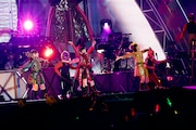 ももいろクローバーZのライブの様子。(Photo by HAJIME KAMIIISAKA+Z)