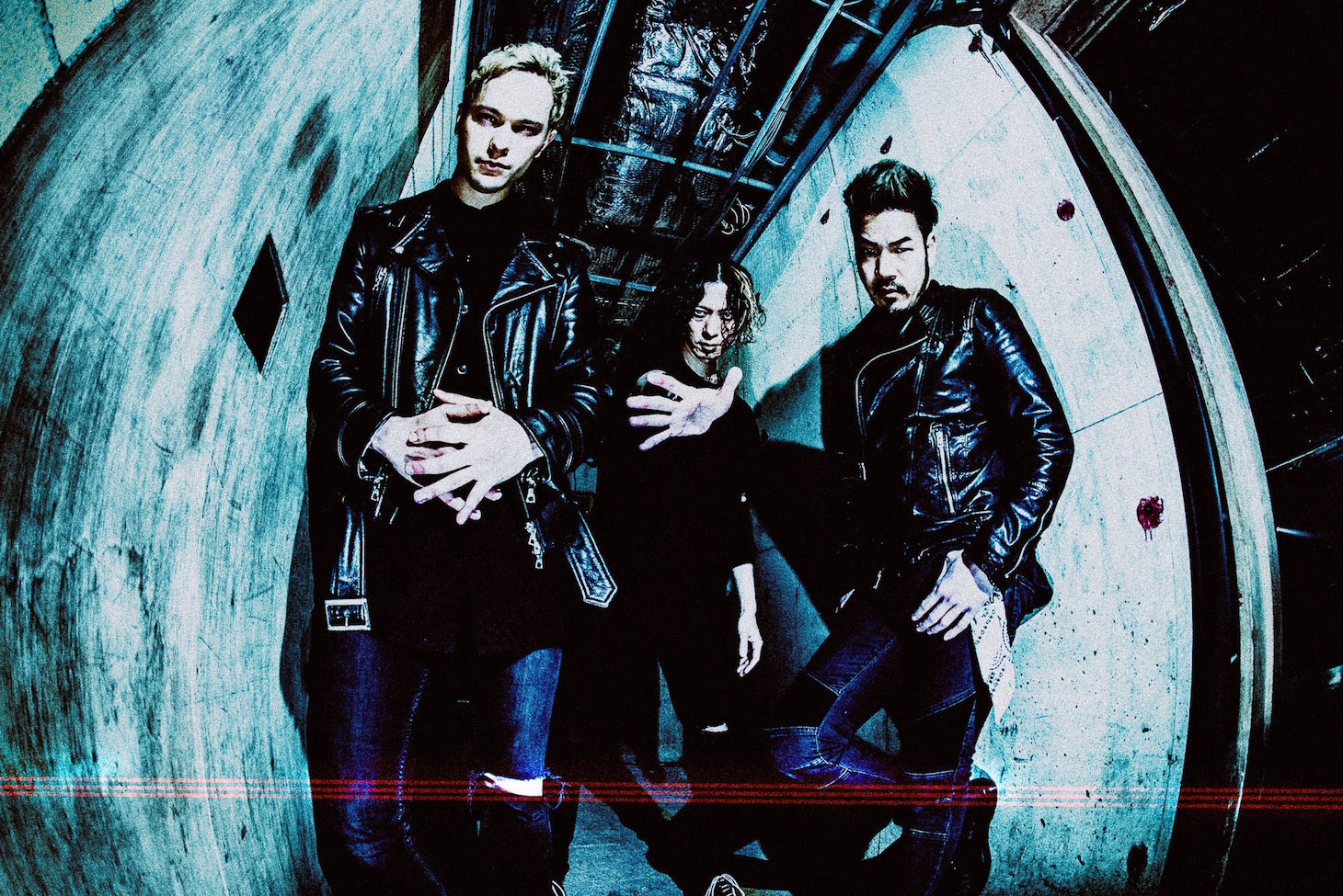 左からMasato（coldrain）、上田剛士、Koie（Crossfaith）。（撮影：浜野カズシ）