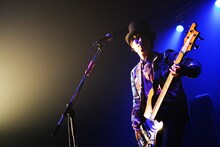 梅津拓也（B / 忘れらんねえよ）（撮影：岩佐篤樹）