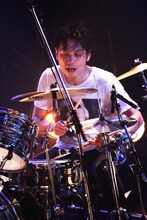 忘れらんねえよのサポートドラマーのマシータ。（撮影：岩佐篤樹）