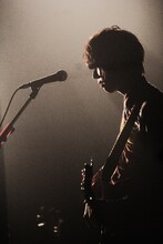 梅津拓也（B / 忘れらんねえよ）（撮影：岩佐篤樹）