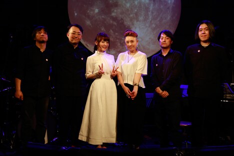 左からオータコージ、窪田渡、花澤香菜、山崎ゆかり、KASHIF、戸川由幸。