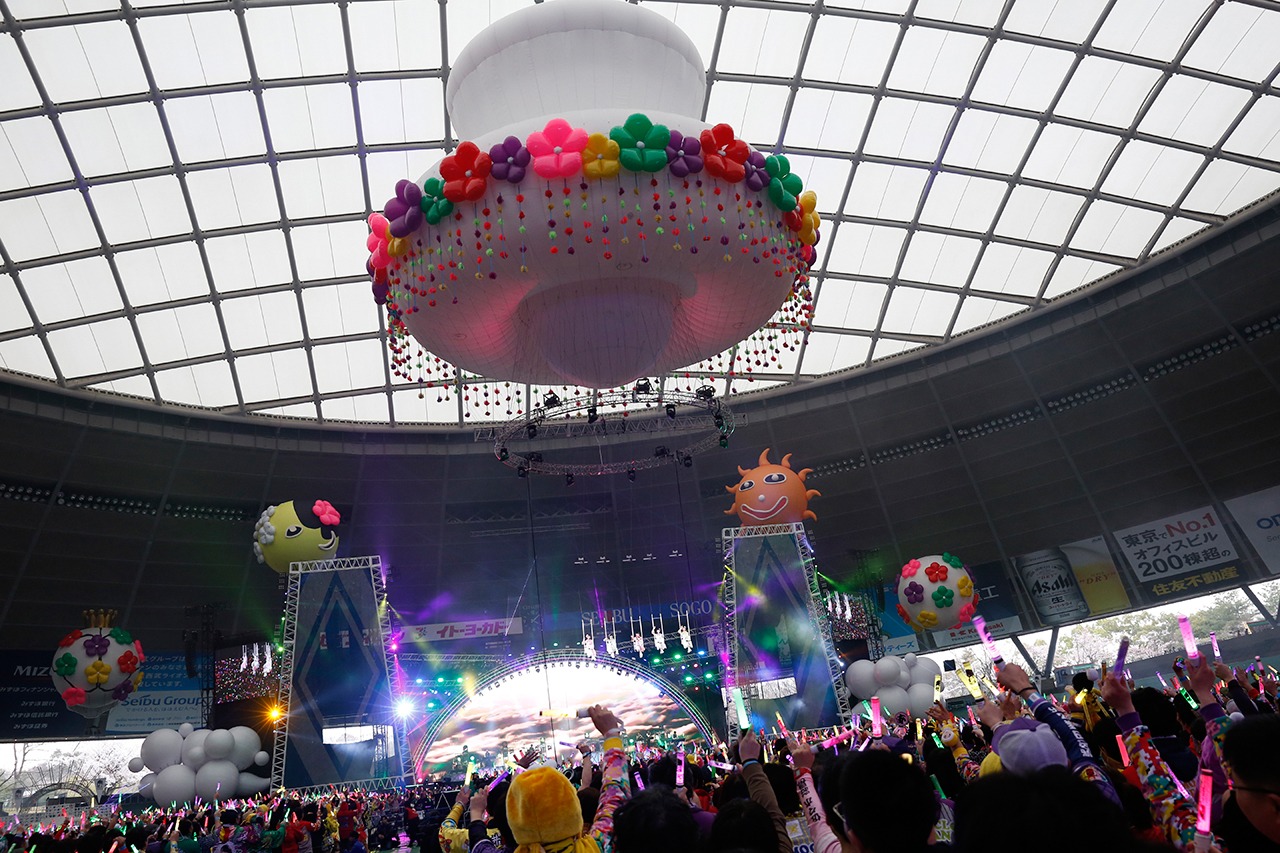 ももいろクローバーZのライブの様子。(Photo by HAJIME KAMIIISAKA+Z）