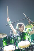 4月3日公演での有安杏果ソロパフォーマンスの様子。（Photo by HAJIME KAMIIISAKA+Z）