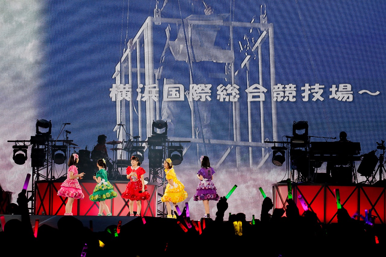 松崎しげるによるももいろクローバーZ「桃神祭2016 ～鬼ヶ島～」開催発表の様子。（Photo by HAJIME KAMIIISAKA+Z）