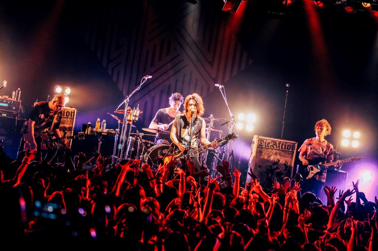 「MAVERICK DC presents DOUBLE HEADLINE TOUR 2016『M.A.D』」3月31日の東京・LIQUIDROOM公演の様子。