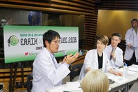 左から、日比保史、スプツニ子！、ケリー隆介。