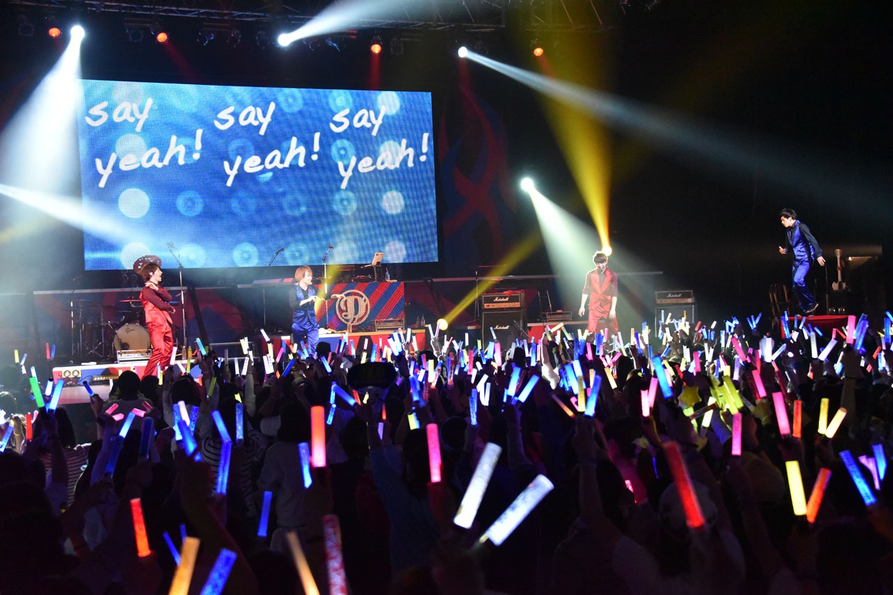 「DISH// 2016 Spring Hall Tour『D//RedBlue』」東京公演の様子。