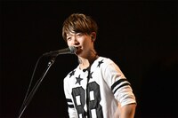 55曲披露のサプライズ発表を受けたときのRYUJI。