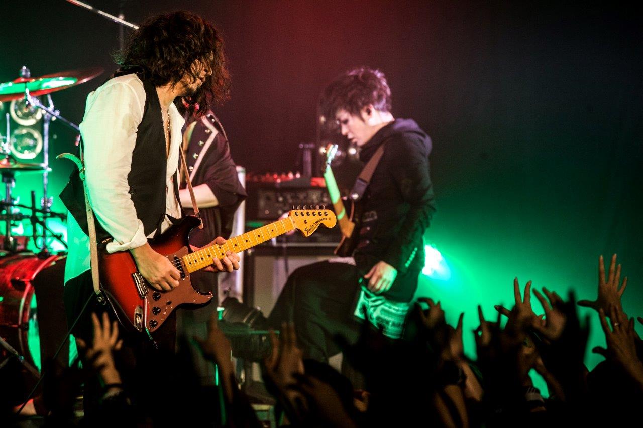 MUCCとKenによるセッションの様子。