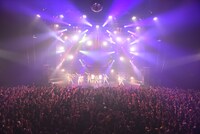 「IDOL SWiNDLE TOUR FINAL」の様子。