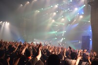 「IDOL SWiNDLE TOUR FINAL」の様子。