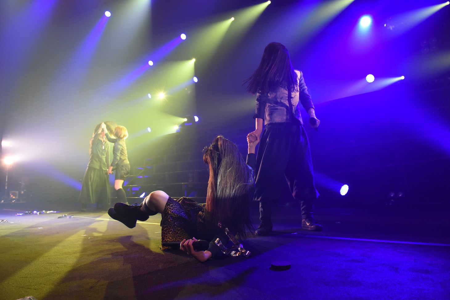 「IDOL SWiNDLE TOUR FINAL」の様子。