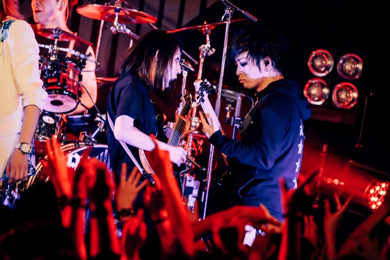 「MAVERICK DC presents DOUBLE HEADLINE TOUR 2016『M.A.D』」3月31日の東京・LIQUIDROOM公演の様子。