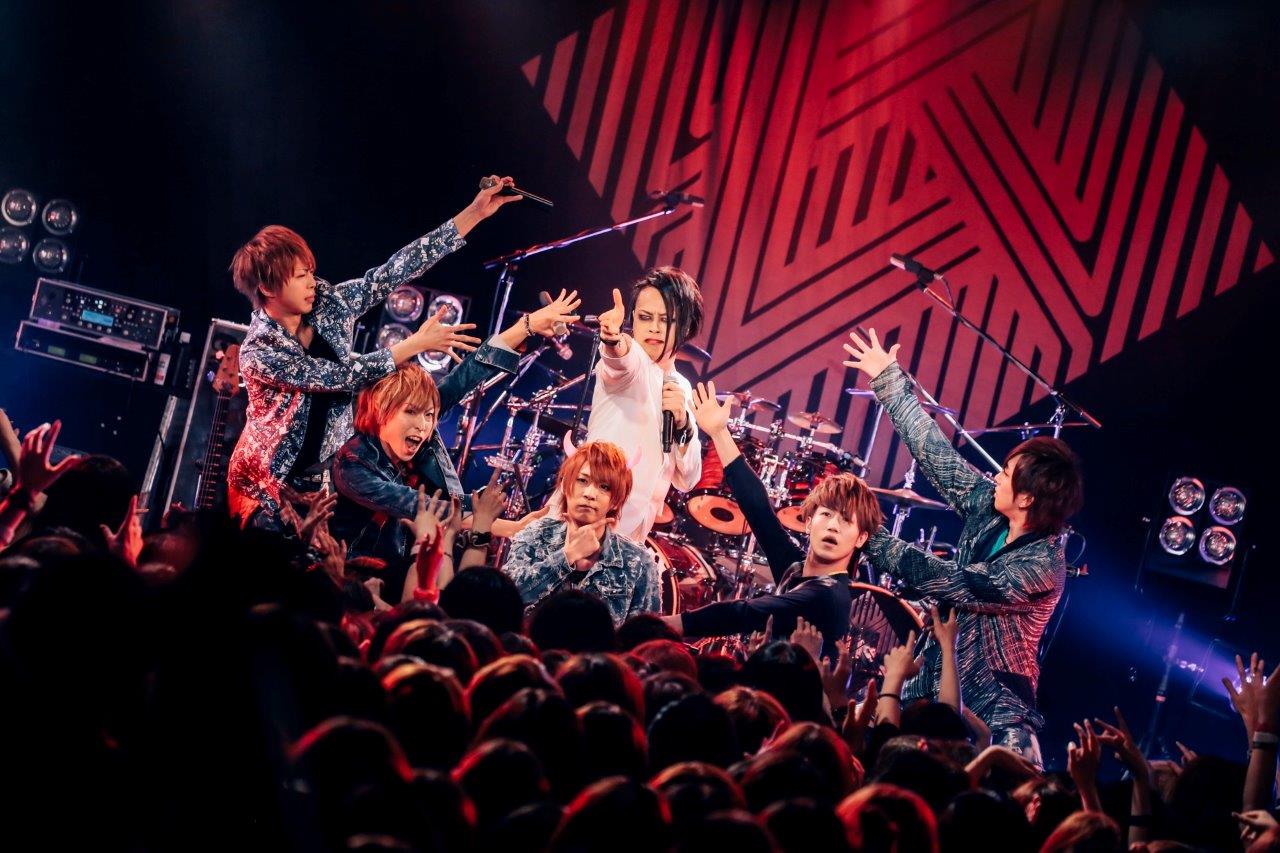 「MAVERICK DC presents DOUBLE HEADLINE TOUR 2016『M.A.D』」3月31日の東京・LIQUIDROOM公演の様子。