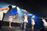 さんみゅ～によるライブの様子。