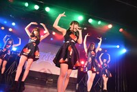 大阪☆春夏秋冬によるライブの様子。