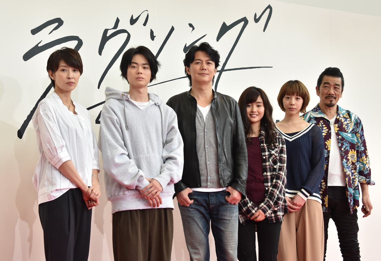 「ラヴソング」制作発表会でのフォトセッション。