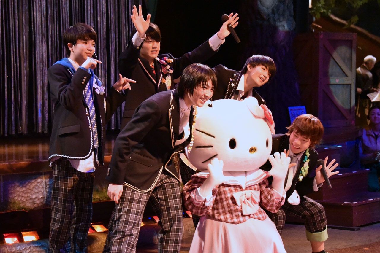 M!LK、ピューロランドで“キレキレ”キティちゃんとダンスコラボ