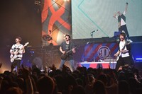 「DISH// 2016 Spring Hall Tour『D//RedBlue』」東京公演の様子。