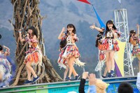 「74億分の1の君へ」ミュージックビデオのワンシーン。(c)AKS