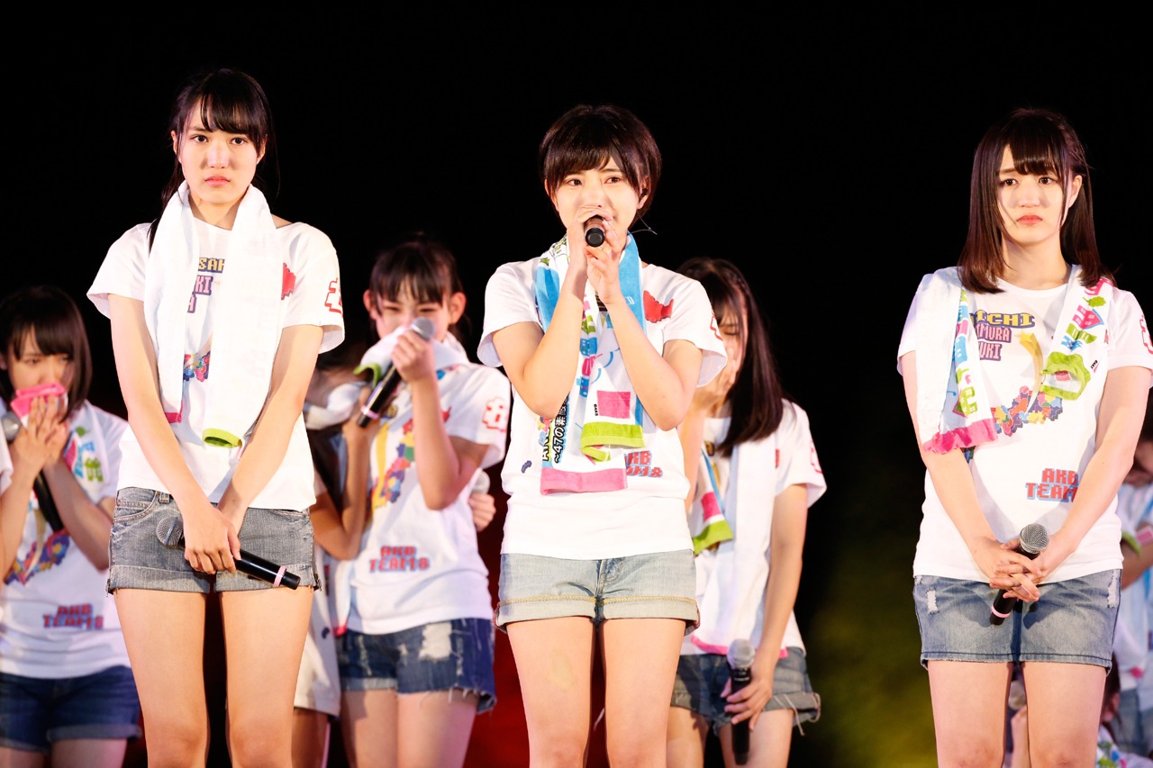左から岩崎萌花、山本亜依、藤村菜月。(c)AKS