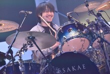 小倉誠司（Dr）（撮影：古渓一道）