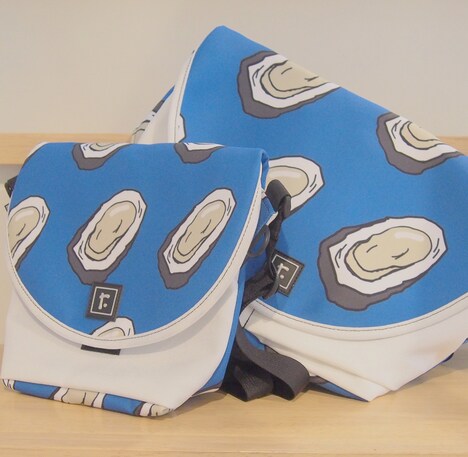 「わたしをオイスターバーに連れてってメッセンジャーバッグ」サンプル