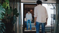 「エドウイン COOL」シリーズのCM「COOL店長」篇のワンシーン。