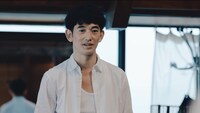「エドウイン COOL」シリーズのCM「COOL店長」篇のワンシーン。