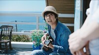 「エドウイン COOL」シリーズのCM「COOL店長」篇のワンシーン。