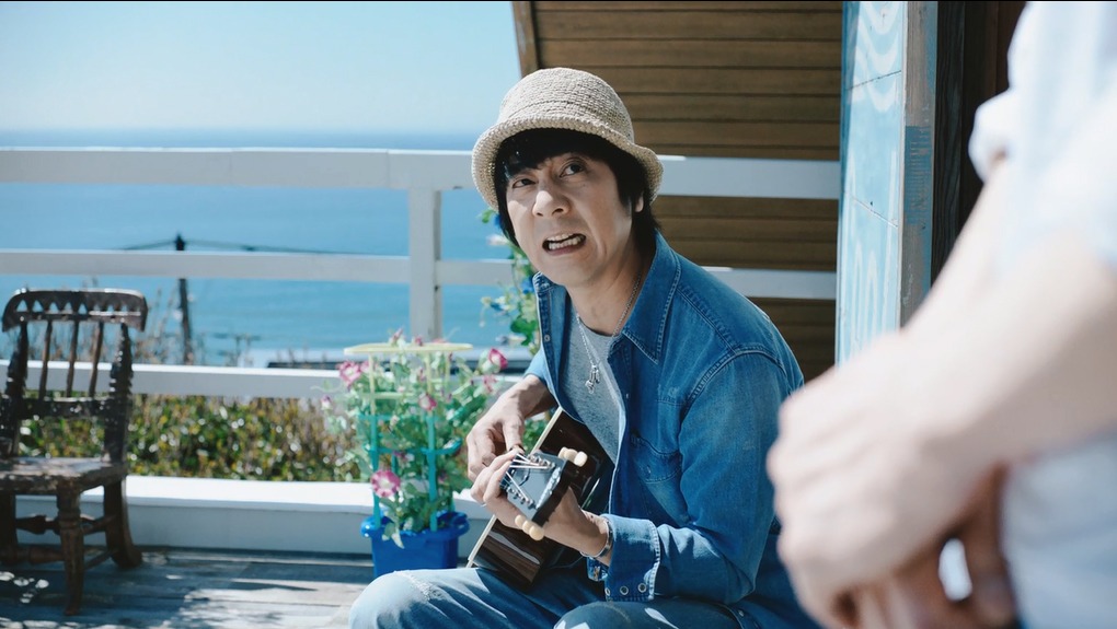 「エドウイン COOL」シリーズのCM「COOL店長」篇のワンシーン。