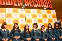 左から渡邉理佐、渡辺梨加、鈴本美愉、平手友梨奈、今泉佑唯、小林由依、菅井友香。