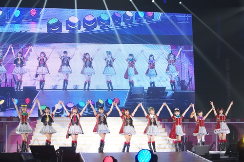 4月1日に行われた「ラブライブ！μ's Final LoveLive!～μ'sic Forever♪♪♪♪♪♪♪♪♪～」の様子。(c) 2013 プロジェクトラブライブ！