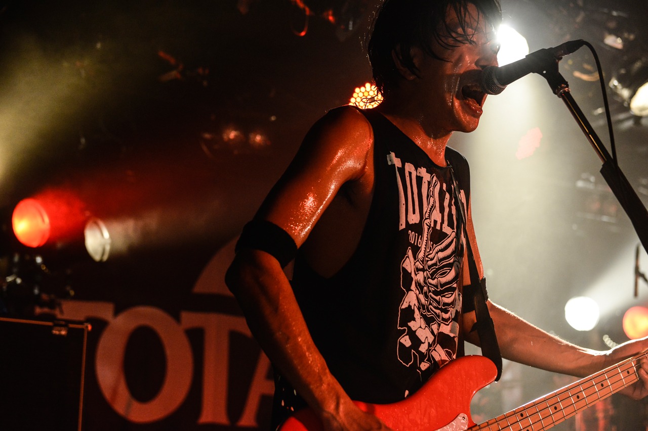 Shun（Vo, B）（Photo by AZUSA TAKADA）